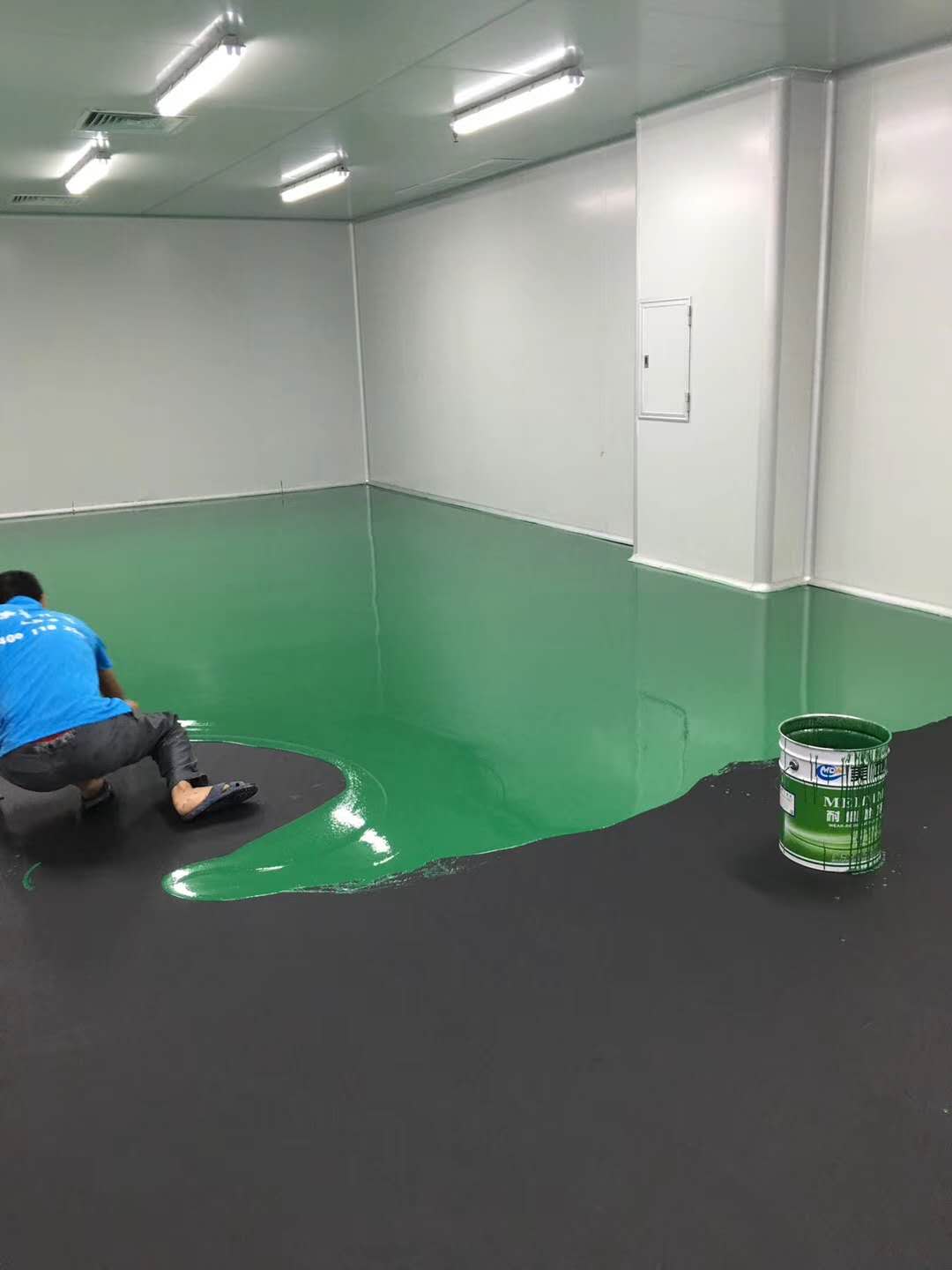 佛山水性環氧地板漆施工后出現龜裂，翹皮問題怎么辦